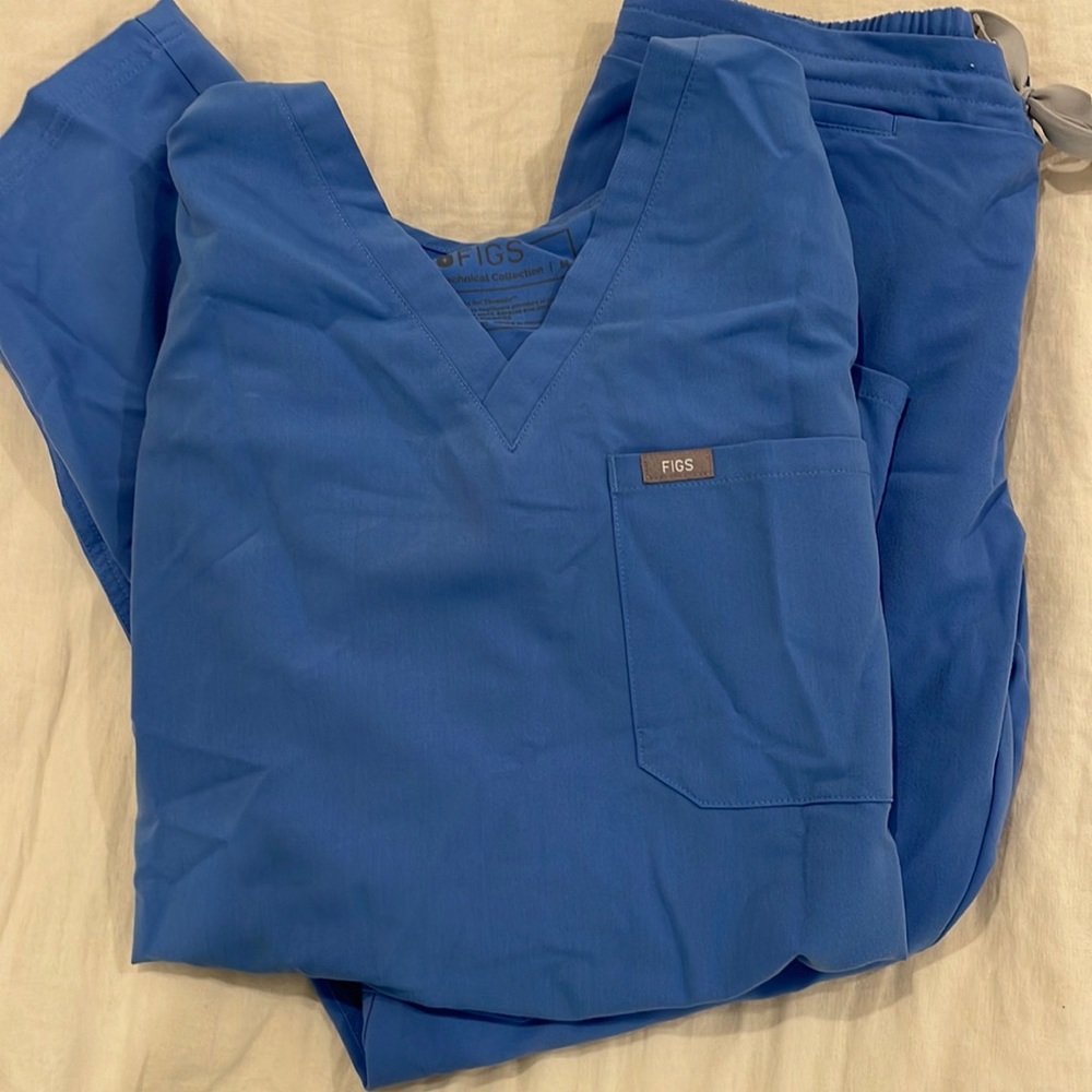 Figs light blue scrub set